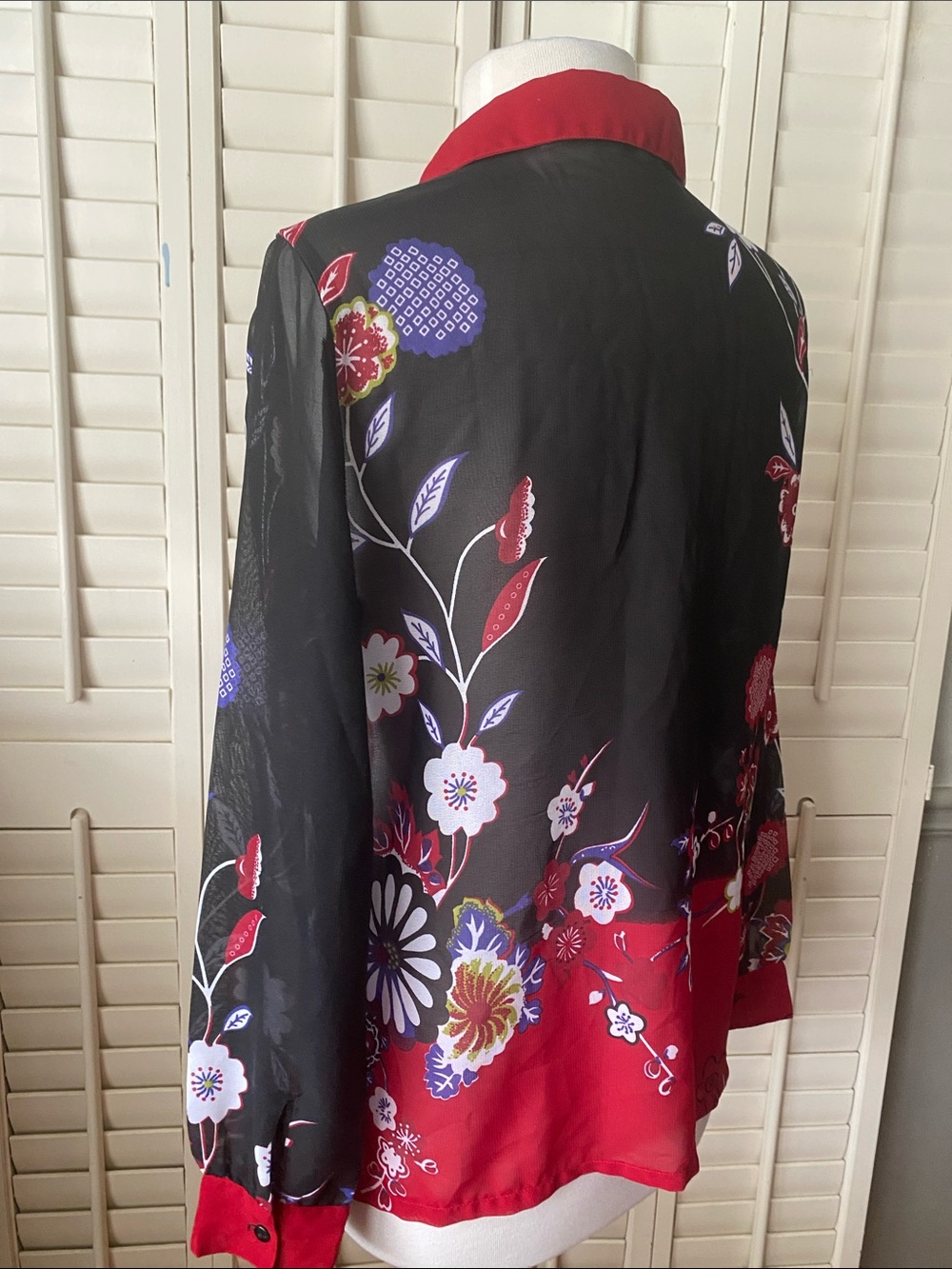 Sheer Floral Button-Front Blouse with Red Trim - Picture 6 of 6
